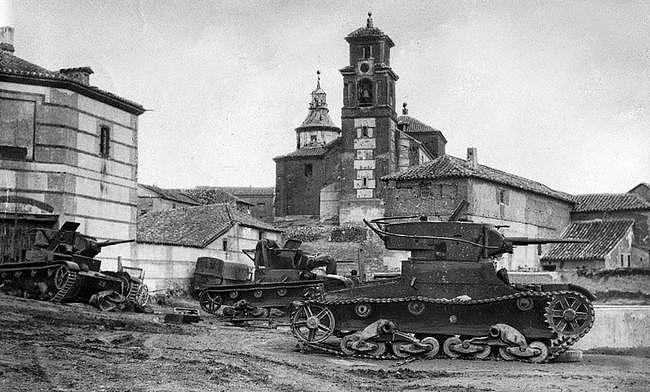 斯大林的钢铁巨无霸，震撼德军一整年的俄国怪物——KV重型坦克 - 1