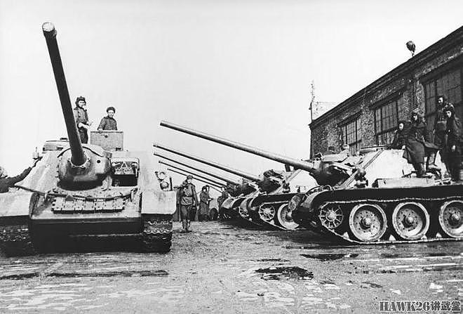 图说：SU-100自行反坦克炮 最强综合战斗力 德国重型坦克终结者 - 9