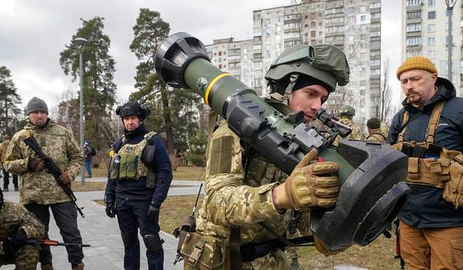 报告：美国军援乌克兰 “量身定制” 含火炮等重型武器 - 1