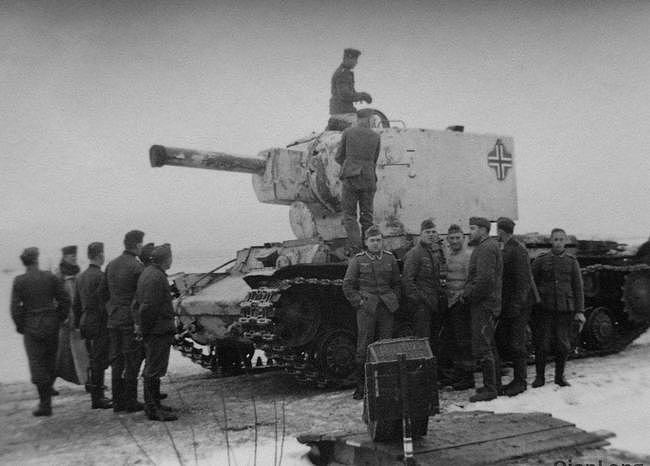 列宁格勒惨遭围困粮食短缺，为何德军久攻不下？拉多加湖成了关键 - 1