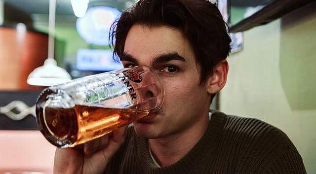 警惕！研究表明：每天喝两杯啤酒，大脑衰老10年 - 1