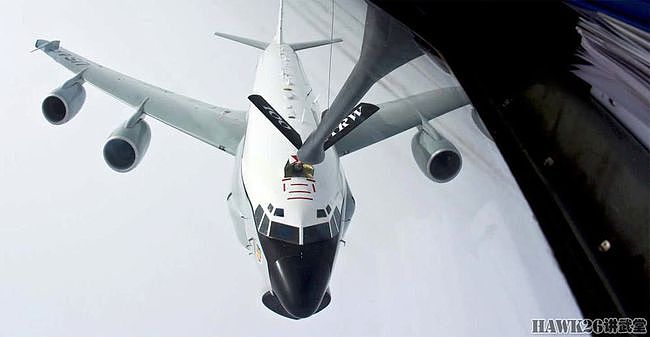 美军RC-135U侦察机着陆受损后 换装加油机蒙皮 十天后再次出击 - 7