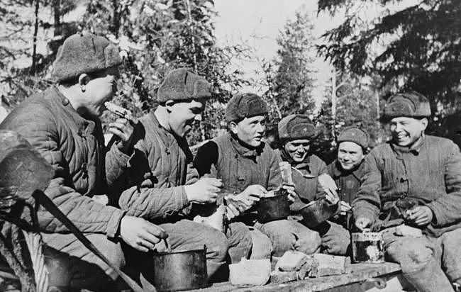 黑面包、圆白菜和斯帕姆，二战苏军不算丰盛，但却管饱的口粮 - 2