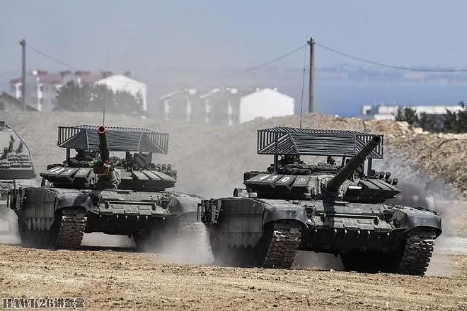 俄军T-72坦克顶部格栅装甲又有新变化 增加反应装甲 提高防御效果 - 2