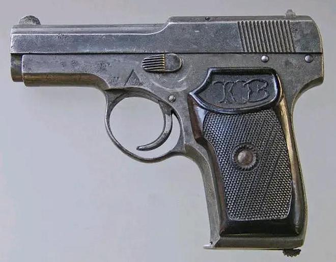 二战时期各国将官的常用佩枪，瓦尔特PPK是永远的经典 - 9