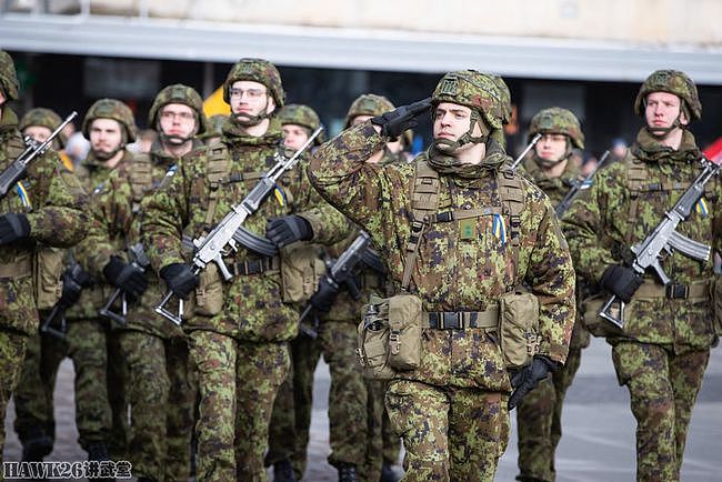 爱沙尼亚独立日阅兵式 全员佩戴乌克兰国旗色丝带 提供非物质援助 - 13
