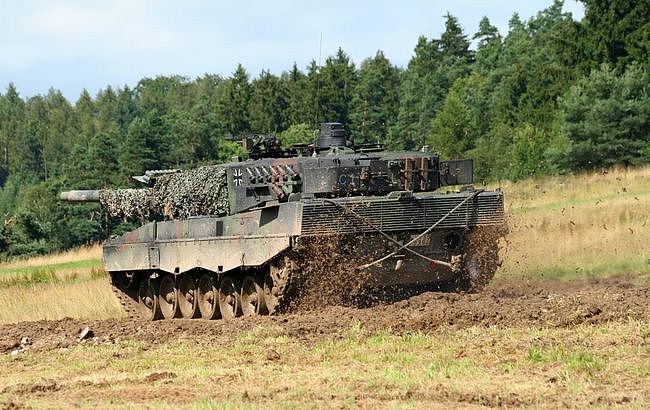 有多少国家装备德国豹2坦克？这个横跨欧亚两洲的国家拥有300辆 - 11
