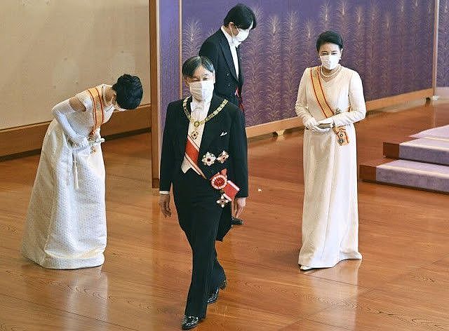 日本皇室新年招待会！20岁爱子公主穿礼服裙亮相，和雅子一样好看 - 7