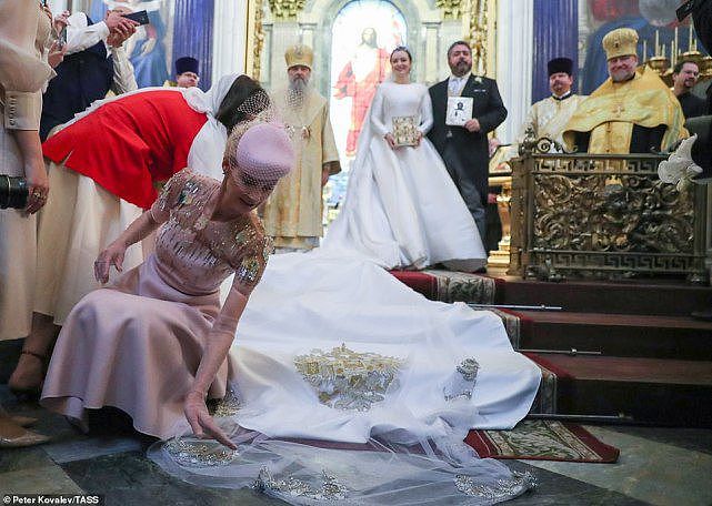 俄罗斯100多年来首个“王室婚礼”！40岁大公国大婚，新娘有点胖 - 4