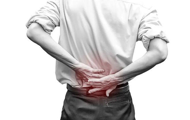 腰痛是什么原因引起的？中医提醒：可能是这4种情况，要辨证施治 - 1