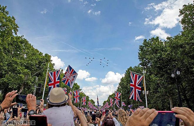 英国皇家空军出动精锐战机 庆祝女王登基70周年 精彩官方照片集 - 10
