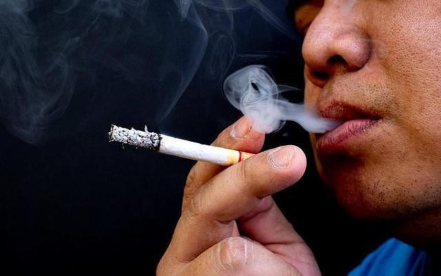男人一天最多可以抽多少支烟？医生：控制在“这个数”，还可以 - 1