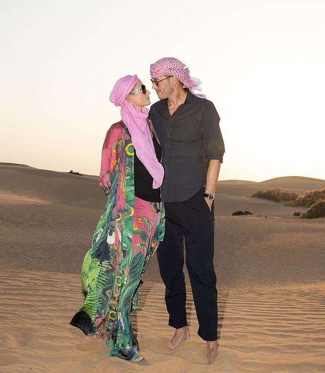 希尔顿大小姐和新婚丈夫游迪拜！戴头巾坐骆驼，度蜜月2个月真壕 - 5