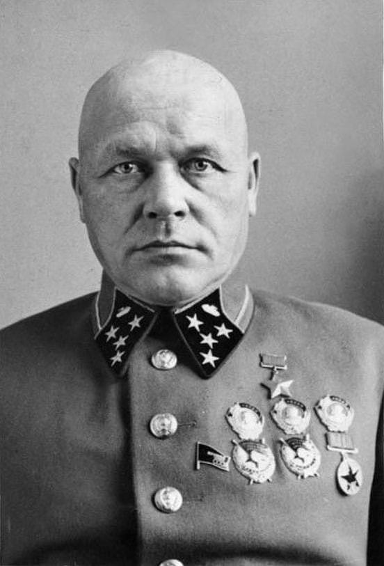 巴甫洛夫的奇妙指挥，大军全进突出部，却被德军侧翼迂回包了饺子 - 3