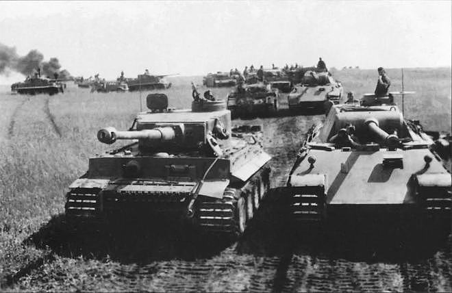 性能优秀的T34为什么战争初期表现很烂？1945年4月25日红军会师 - 11