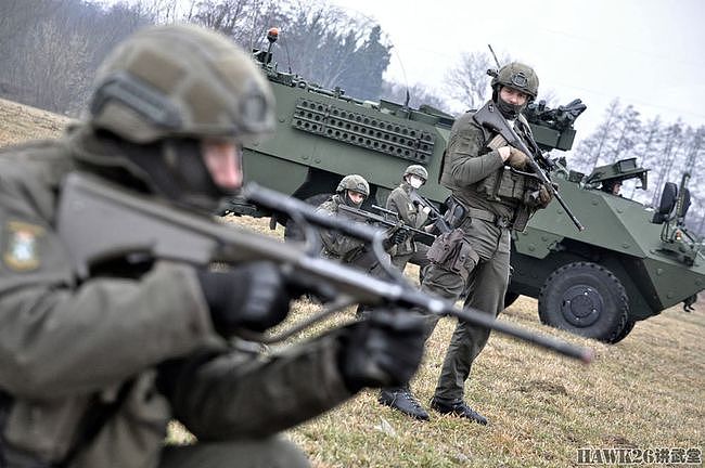 奥地利装甲步兵营战术演练 MG74机枪固定在车内 作为不占编武器 - 5