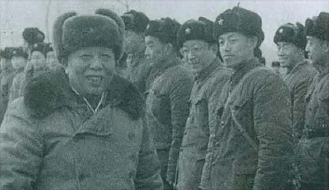 1929年上海女老板资助一落魄青年，20年后相遇，对方已是兵团司令 - 4