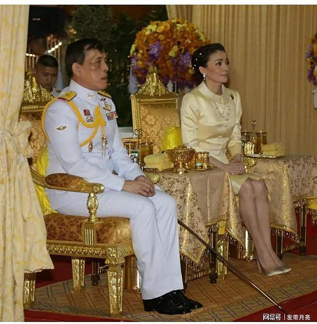 场面尴尬，泰国王室未来三驾马车均为女性，拉玛十世终难破局 - 2