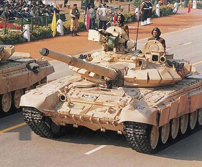 15式轻型坦克的105毫米坦克炮能否击穿T-90S？萨沙问答第91集 - 7