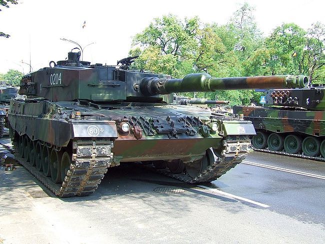 有多少国家装备德国豹2坦克？这个横跨欧亚两洲的国家拥有300辆 - 1