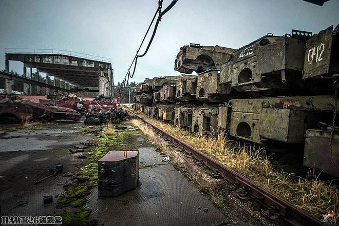 走进莫斯科的军事基地 数百辆装甲车残骸堆积如山 场面无比震撼 - 32