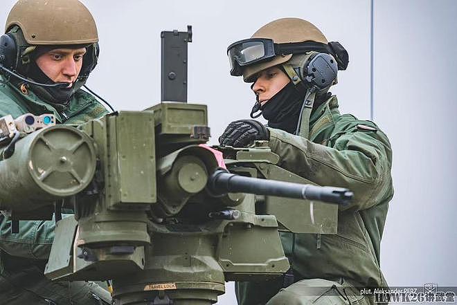 波兰M1A2主战坦克训练照 开始新阶段学习 美军人员负责保驾护航 - 1