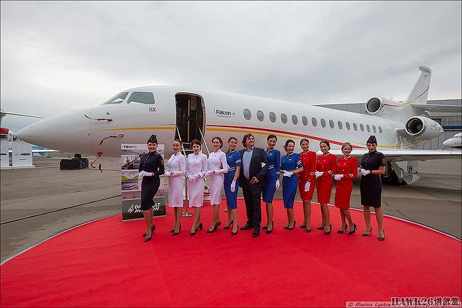 俄罗斯商业航空展开幕 美女簇拥顶尖公务机 不是一般有钱能够消费 - 8