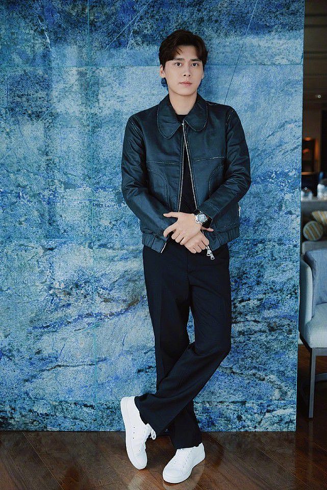 李易峰有种“痞帅感”，身穿黑色夹克好个性，释放男性荷尔蒙 - 6