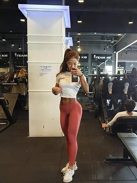 24岁韩国姑娘酷爱健身，打造迷人身材曲线，“蜜蜂腰”惹人羡慕 - 2
