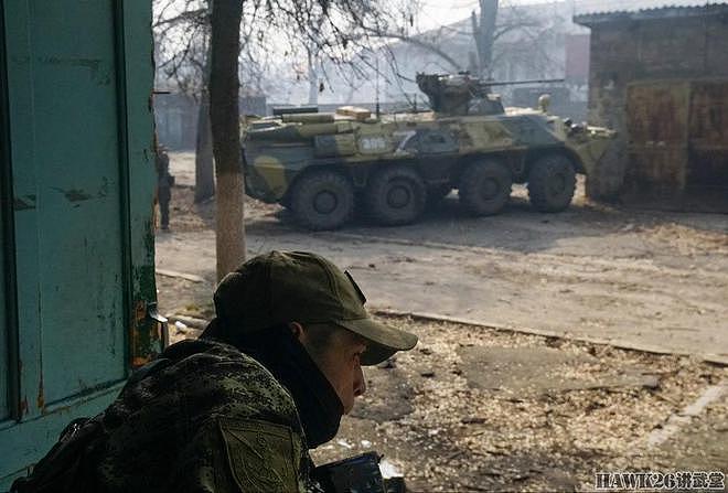 俄罗斯乌克兰武装冲突战地照片 双方展开城镇作战 俄军炮火轰击 - 21