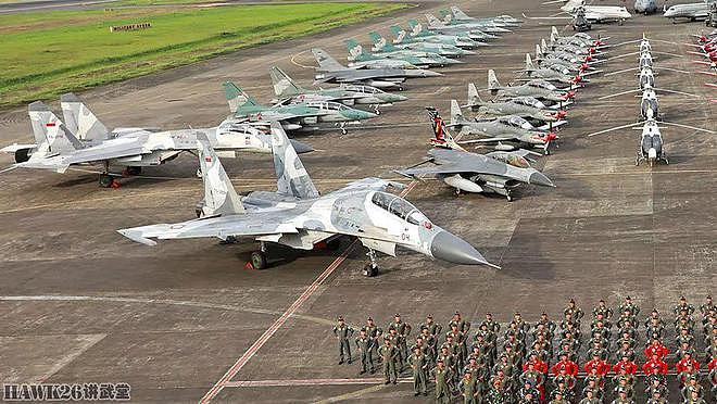 印尼空军庆祝建军77周年 苏-30与F-16并排陈列 展现出庞大的外形 - 1