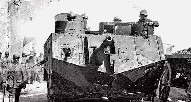 一战中的坦克：23吨配李云龙“同款”意大利炮，经常掉沟里 - 6