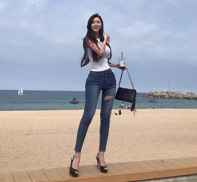 韩国女模颜值出众身材高挑，被称为真人版“海贼王女帝” - 3