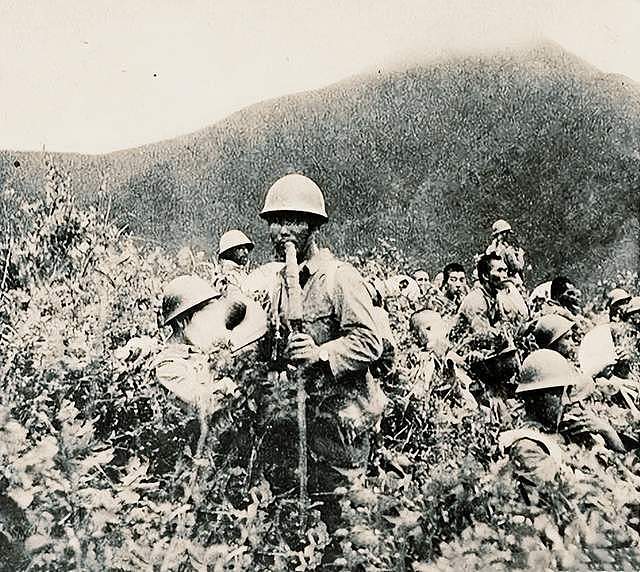 1938年，一队日军在小山村扫荡，日本兵写下了残忍的一幕 - 9
