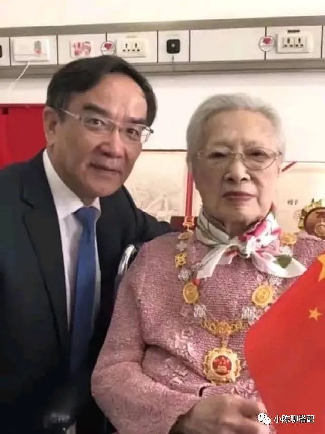 被周总理称为“中国最美女性”，已99岁的秦怡老了依旧如此美丽 - 26