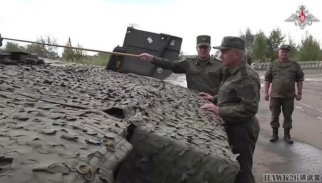俄罗斯展示缴获的瑞典CV9040步兵战车 绍伊古亲临现场 查看炮弹 - 4