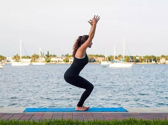 瑜伽美女身体柔韧，每天练习10分钟，提高身体柔韧性 - 5