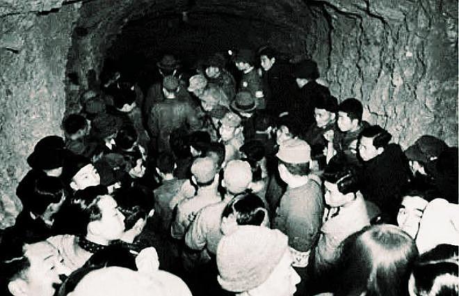 1941年，一位青年藏进大隧道，目睹了一桩触目惊心的惨案 - 3