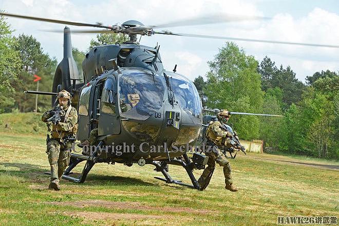 德国特种部队机降渗透演练 H145M直升机抢镜 旗语沟通相当有效 - 3