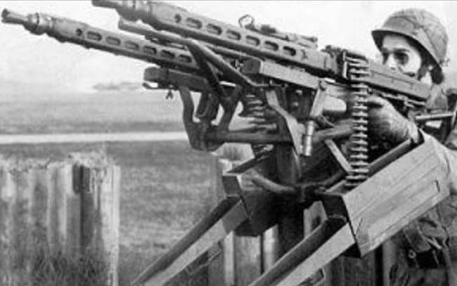 二战德军MG42厉害在哪？每分钟可射1200发，诞生是为弥补MG43劣势 - 2