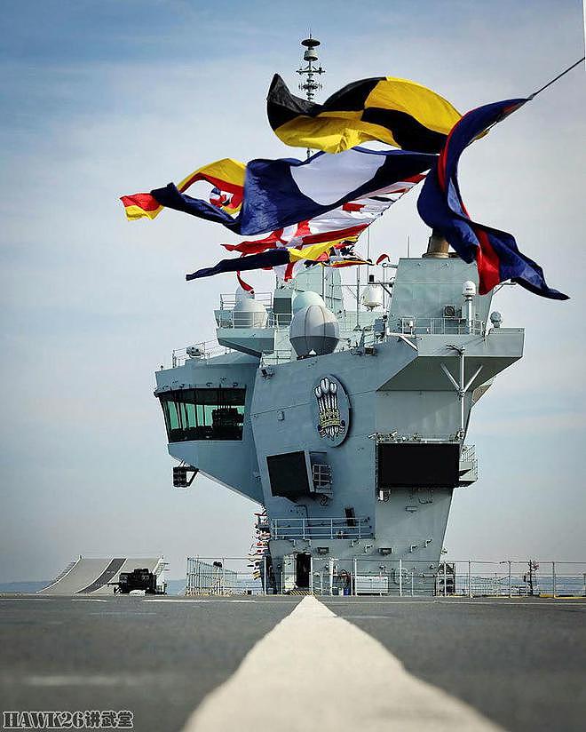 朴茨茅斯皇家海军基地鸣放礼炮 庆祝英国女王生日 众军舰悬挂满旗 - 9