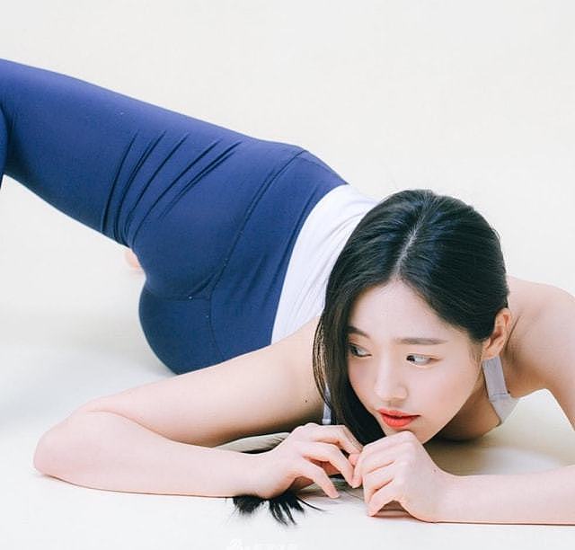 韩国瑜伽健身老师，长相甜美可人，被粉丝称为身娇体柔的小美女 - 2