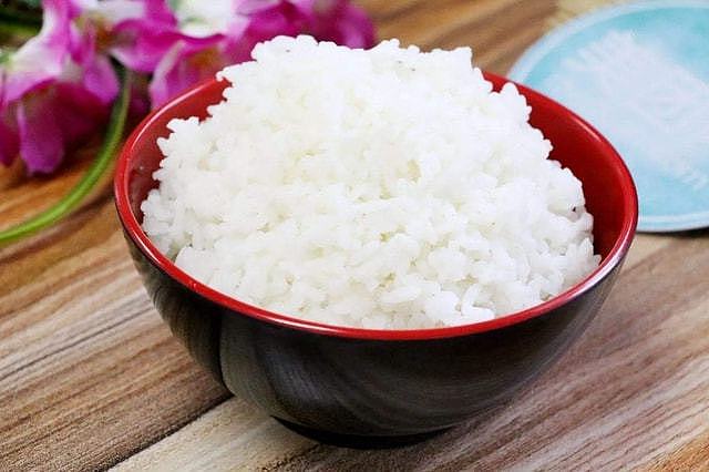 米饭二次加热会“致癌”？医生劝告：这4种食物，最好别二次加热 - 1