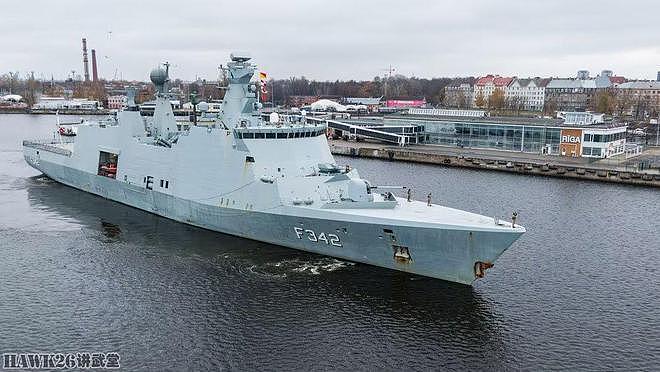拉脱维亚军人参观丹麦护卫舰 打开弹药库 细看鱼雷泵喷推进装置 - 1