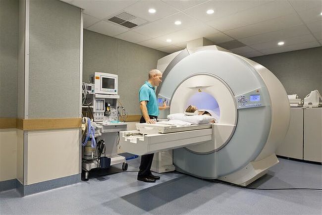磁共振清晰没辐射，为何却总推荐做CT？道理很简单，但有人不相信 - 4