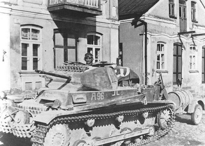 三万德军进驻莱茵非军事区，希特勒如何在英法眼皮下完成此举？ - 6
