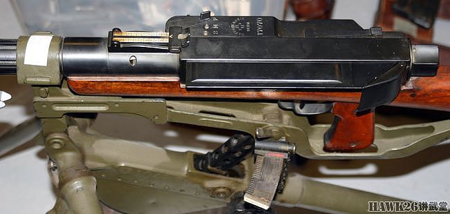 图说：瑞士LMG25轻机枪 达到通用机枪的标准 一名士兵即可操作 - 18