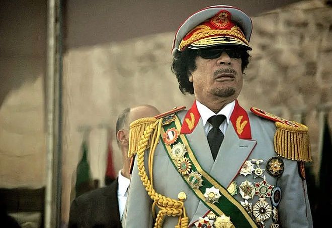 2008年普京携46亿欠条拜访卡扎菲，次日早餐，普京：这顿算45亿 - 9