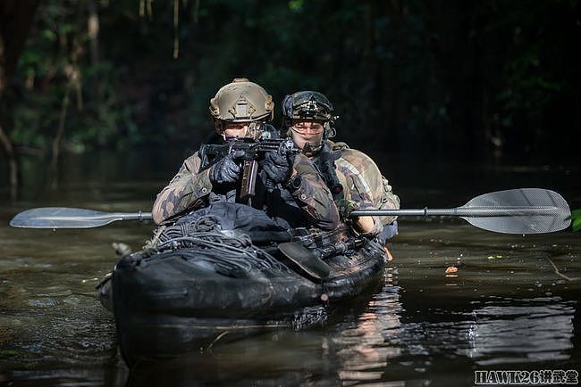 法国外籍军团最新宣传照 战斗蛙人在赤道地区训练 HK416逐渐列装 - 7