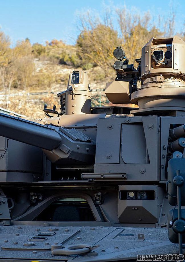 钻进法国新型“美洲豹”装甲侦察车 40mm埋头弹机炮带来巨大优势 - 6